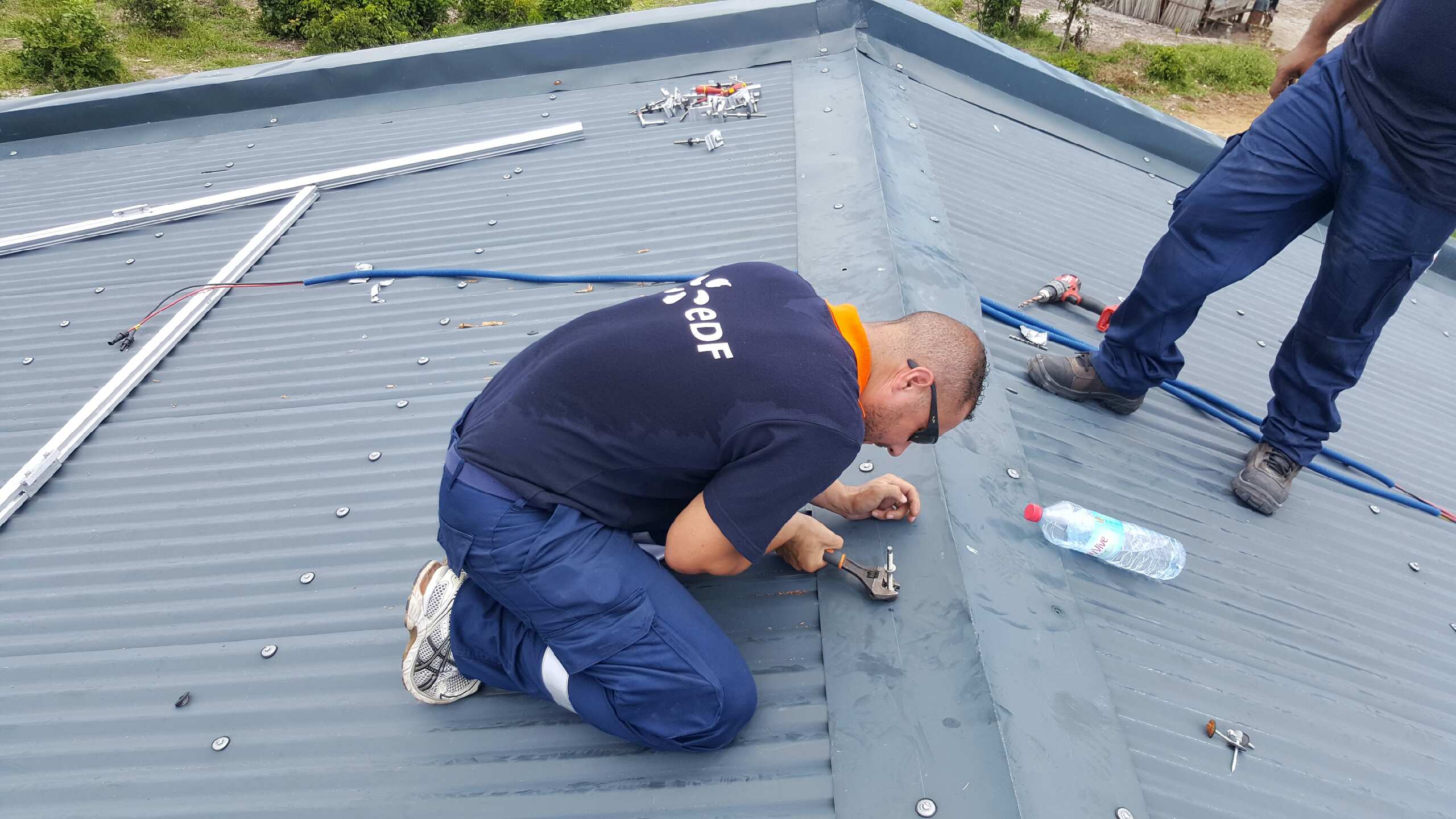 Mahambo la fixation des panneaux solaires