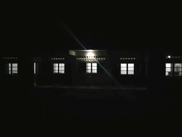 Première photo du dispensaire d`Ambinanindrano éclarié dans la nuit