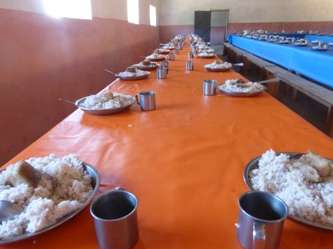 Nouvelle cantine d`Ambinanindrano : au menu du riz !