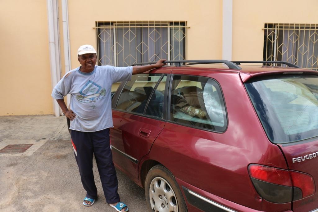 Raymond et sa Peugeot